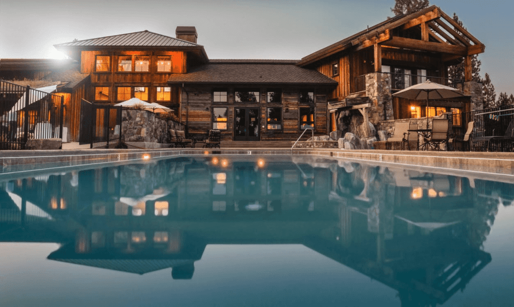 A house with a swimming pool in front of it.