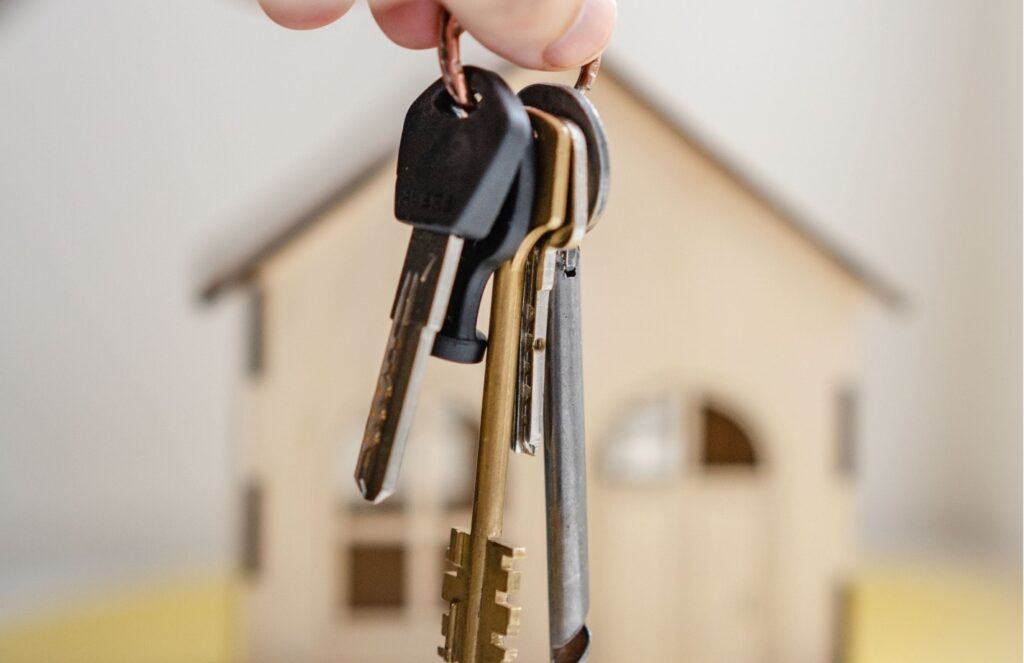 Person holding a set of keys