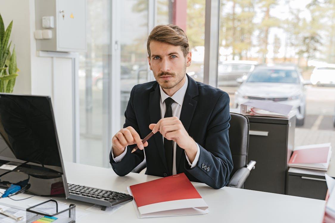 New construction loan expert at office working on improving loan approval chances