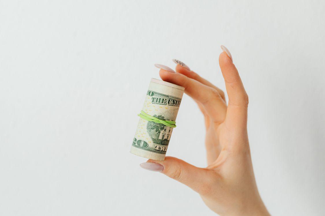 A person holding a roll of cash